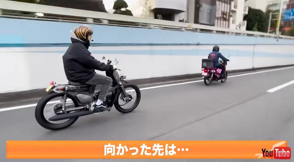 |【公開終了】中尾明慶の“いかつい”スーパーカブカスタムがスゲー 「いいじゃん」「カワイイ!」ハンバーグ師匠がわちゃわちゃイジる