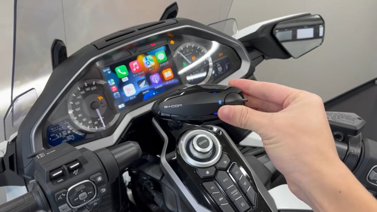 まるで車のような快適さ！ゴールドウイング／アフリカツイン搭載の「Apple CarPlay」「Android Auto」はB+COMとの相性抜群！（119ページ目）