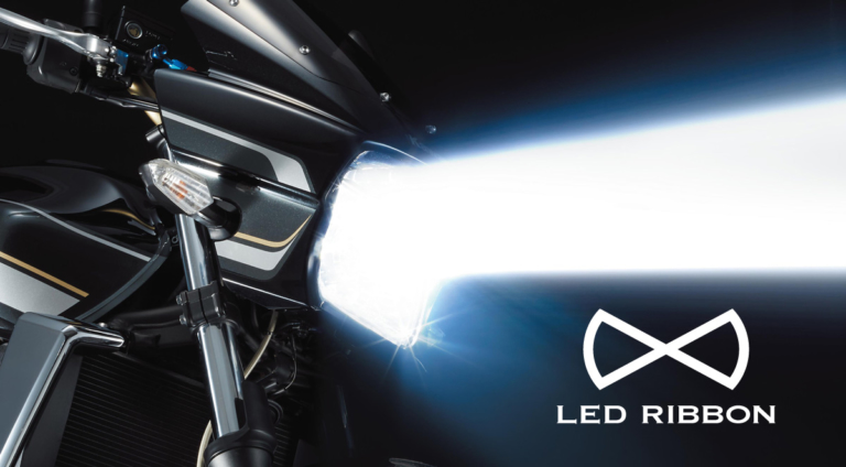 明るいだけじゃない！配光にもコダワリを突き詰めた、白く輝く「LED RIBBON」はヘッドライト回りを美しくドレスアップ（116ページ目）