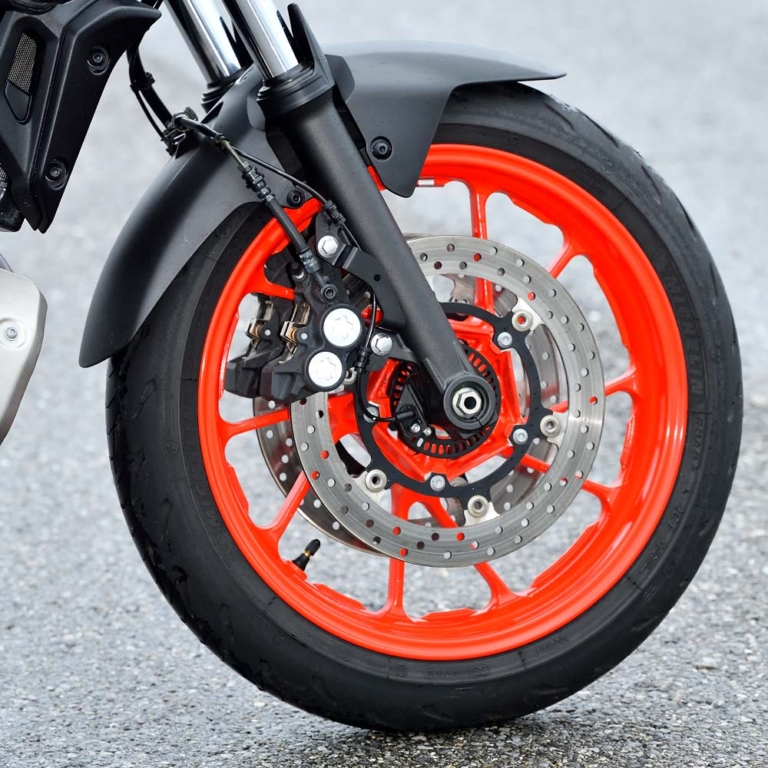 ヤマハMT-07ABS|足まわり|ヤマハMT-07試乗インプレッション【ユーロ5適合の新型、秀逸なバランスは健在】