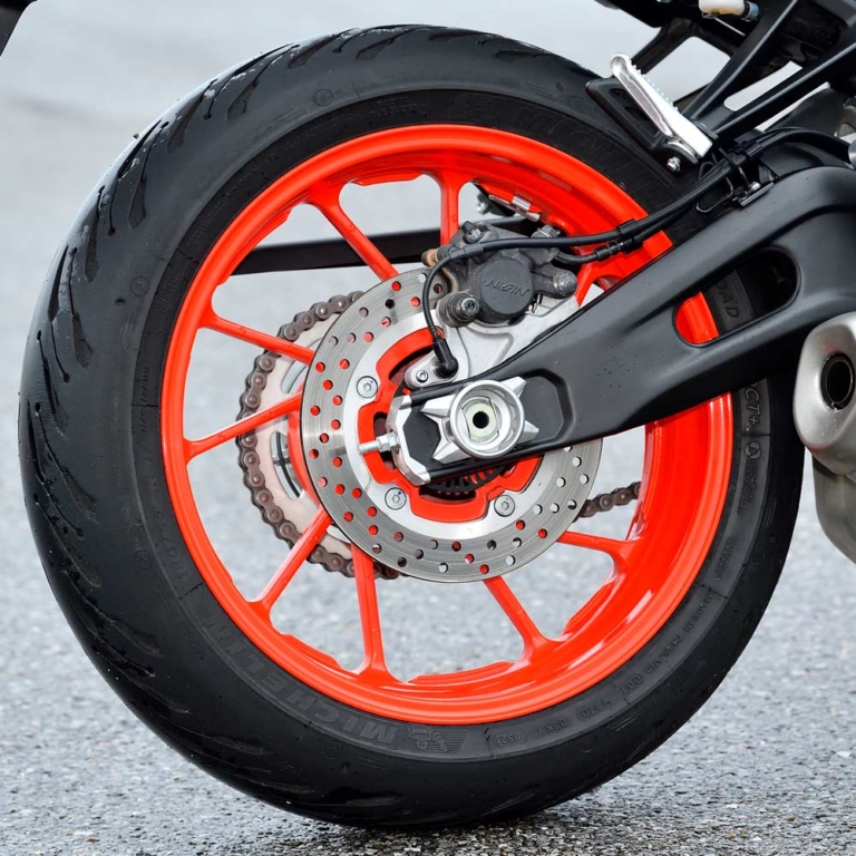 ヤマハMT-07ABS|足まわり|ヤマハMT-07試乗インプレッション【ユーロ5適合の新型、秀逸なバランスは健在】