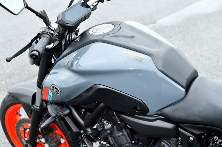 ヤマハMT-07ABS|タンク|ヤマハMT-07試乗インプレッション【ユーロ5適合の新型、秀逸なバランスは健在】
