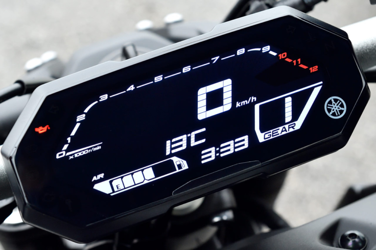 ヤマハMT-07ABS|メーター|ヤマハMT-07試乗インプレッション【ユーロ5適合の新型、秀逸なバランスは健在】