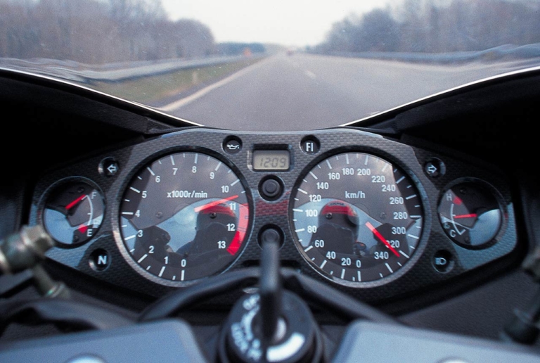 スズキ GSX1300Rハヤブサ|メーター|個性派&傑作揃いの”メーター”年代記〈’90年代#1〉NR/CBR900RR/アフリカツイン/NSR250R/ハヤブサ