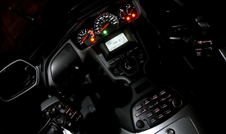 ホンダ ゴールドウイング|メーター|個性派&傑作揃いの”メーター”年代記〈’00年代#3〉クルーザー編【気分盛り上がる抜群のデザイン性】