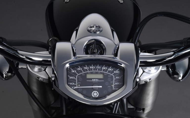 ヤマハ Vスター1300シリーズ|メーター|個性派&傑作揃いの”メーター”年代記〈’00年代#3〉クルーザー編【気分盛り上がる抜群のデザイン性】