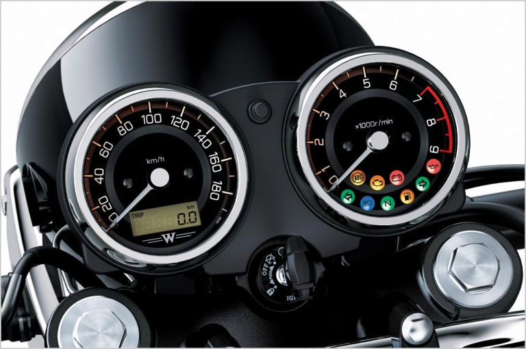 カワサキ W800|個性派&傑作揃いの”メーター”年代記〈’10年代以降〉【カラー液晶がデビューしジワジワ浸透中】