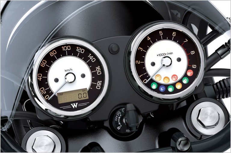 カワサキ W800カフェ|個性派&傑作揃いの”メーター”年代記〈’10年代以降〉【カラー液晶がデビューしジワジワ浸透中】