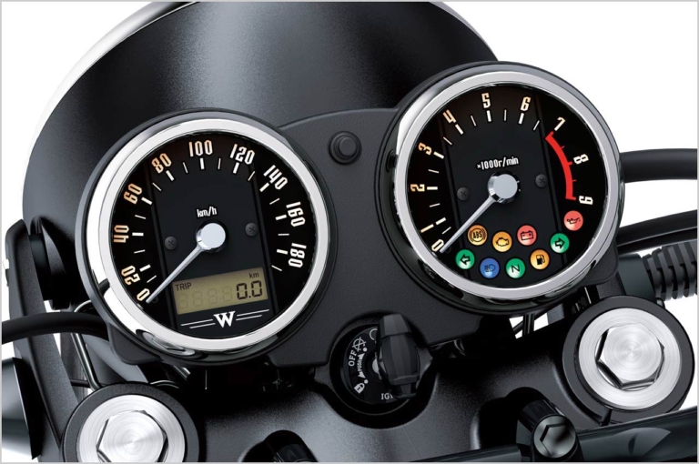 カワサキ W800ストリート|個性派&傑作揃いの”メーター”年代記〈’10年代以降〉【カラー液晶がデビューしジワジワ浸透中】