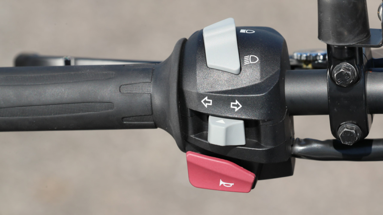 ’21 BMW G310GS|ハンドルまわり|’21 BMW G310GS試乗インプレッション【規制クリア後もGSらしさ健在のスモールアドベンチャー】