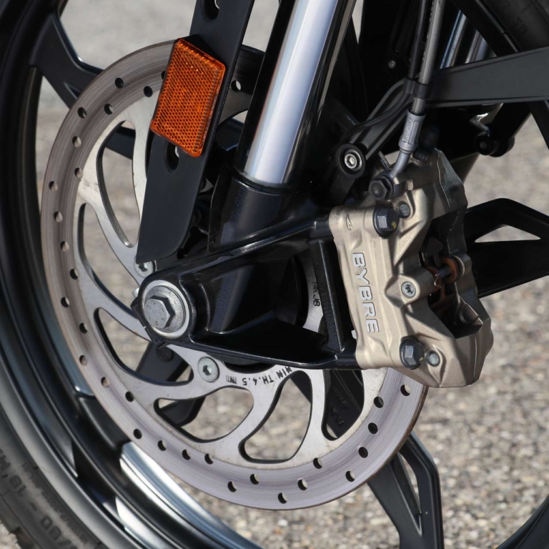 ’21 BMW G310GS|ブレーキ|’21 BMW G310GS試乗インプレッション【規制クリア後もGSらしさ健在のスモールアドベンチャー】