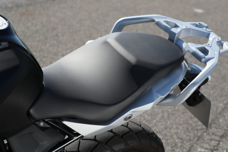 ’21 BMW G310GS|シート|’21 BMW G310GS試乗インプレッション【規制クリア後もGSらしさ健在のスモールアドベンチャー】