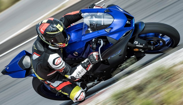 YAMAHA YZF-R7|新型ヤマハYZF-R7海外試乗レポート【幅広い用途で楽しめる1台】