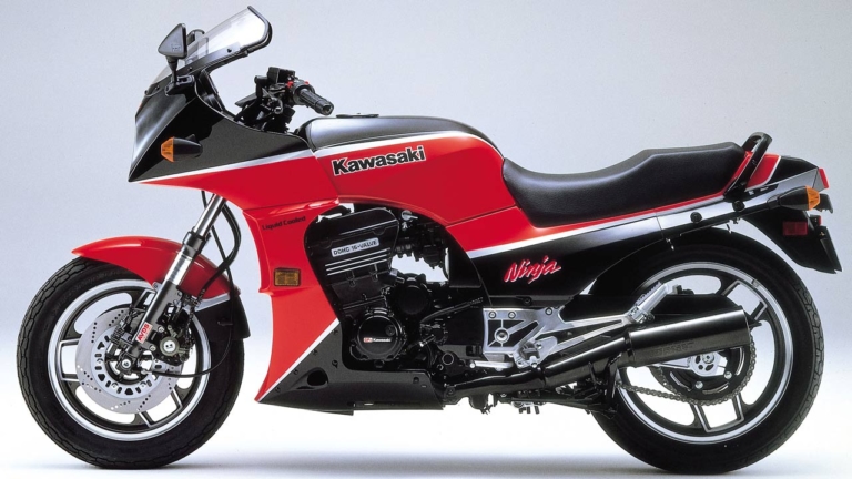カワサキ GPZ900R|令和に蘇る懐かしカラー! 昭和レプリカ復刻ブーム到来の予感