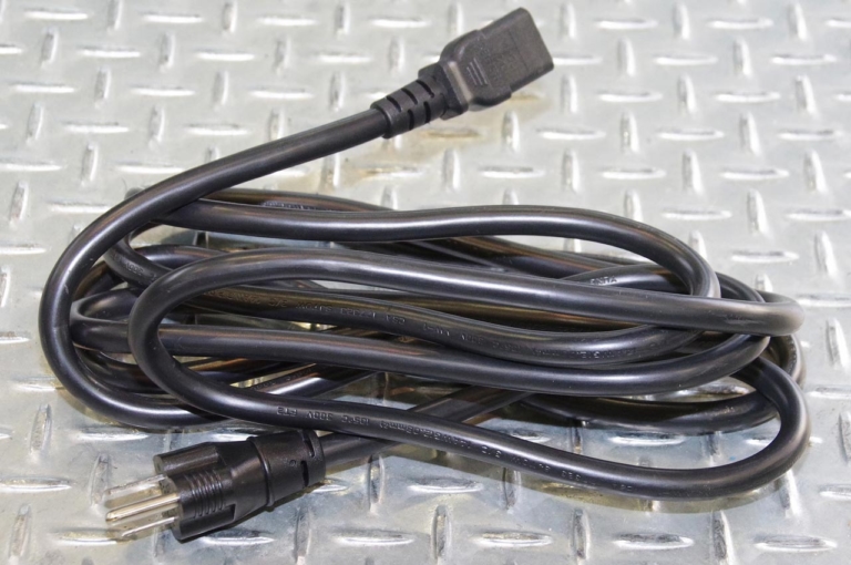 ジーム ゼロモーターサイクルズ FXS|充電ケーブル|軽量&パワフルな電動モタード「ゼロモーターサイクルズ FXS」試乗インプレ【シティライドが楽しいバイク】