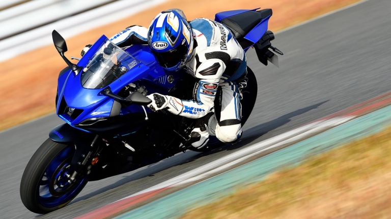 ヤマハYZF-R7|アンダー100万円のヒジスリバイク! 新型ヤマハYZF-R7〈丸山浩の試乗インプレッション・サーキット編〉