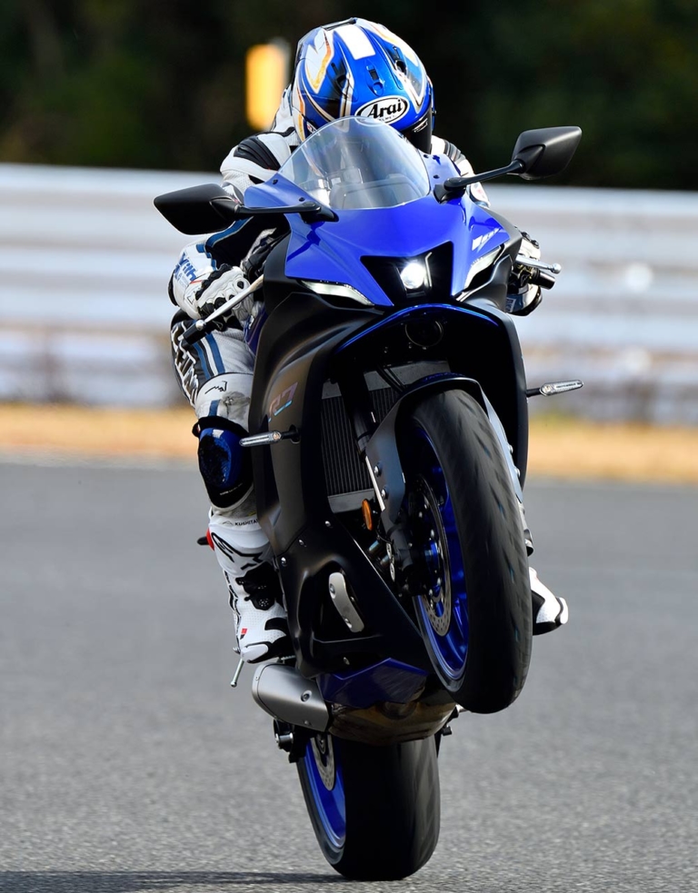 ヤマハ YZF-R7|アンダー100万円のヒジスリバイク! 新型ヤマハYZF-R7〈丸山浩の試乗インプレッション・サーキット編〉
