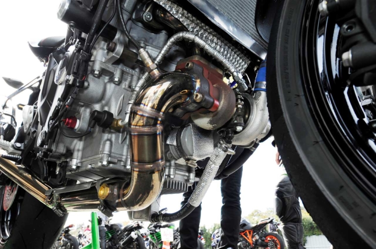 トリックスター|カワサキ ニンジャZX-25R|ターボ装着車|ニンジャZX-25Rにターボチャージャー装着で217.85km/hをマーク!!〈トリックスター〉