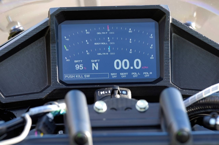 ホンダ ライディングアシスト2.0|メーター|【ライディングアシスト2.0】手足を離しても倒れない! ホンダが低速の不安を消し去る「自立バイク」を研究中