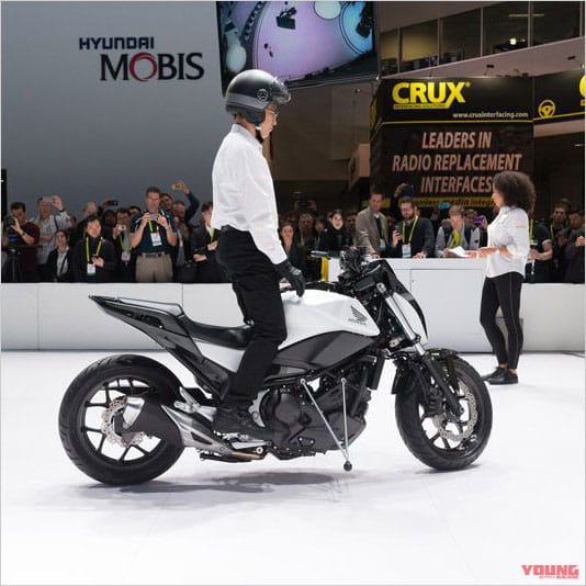 ホンダ ライディングアシスト1.0|【ライディングアシスト2.0】手足を離しても倒れない! ホンダが低速の不安を消し去る「自立バイク」を研究中