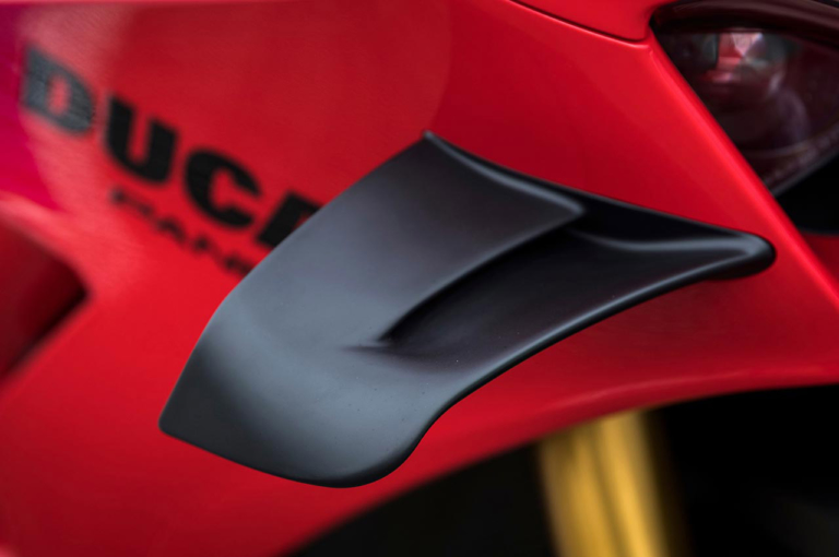ドゥカティ パニガーレV4S｜ドゥカティ パニガーレV4シリーズ [新型バイクカタログ]：ドゥカの駿馬はツバサを授かった電脳サラブレッド