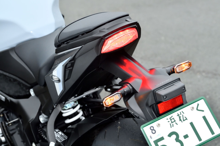 ‘21 スズキ GSX-S1000|灯火類|スズキ GSX-S1000試乗インプレッション【価格アップも納得。扱いやすく進化】