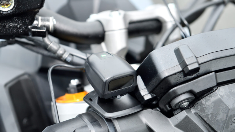 デイトナ モトGPSレーザー|バイク用レーダー探知機|受信機|バイク用レーダー探知機「モトGPSレーザー」試用インプレッション【新型レーザー式オービスに対応!】