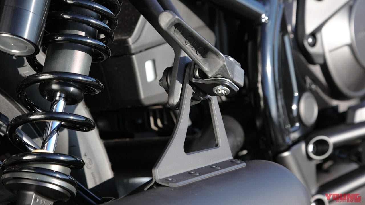 |レブル1100の力強さがさらにアップ! フラットかつ低く構えたスリムなサイレンサー〈アールズギア〉