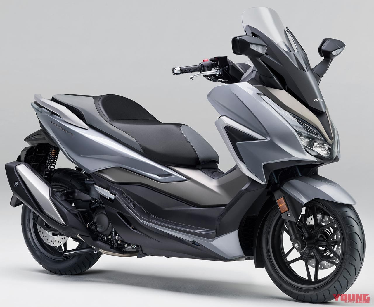 ‘21 ホンダ フォルツァ|インディーグレーメタリック|ホンダ フォルツァ写真解説【スポーティーデザインの250ccフルサイズスクーター】