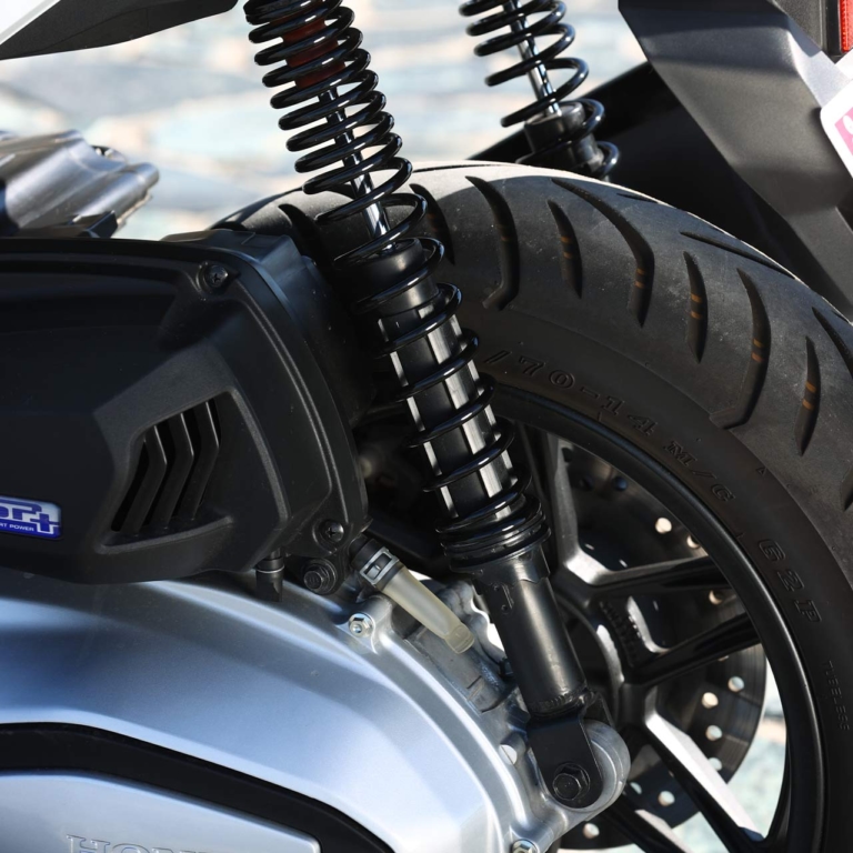 ‘21 ホンダ フォルツァ|サスペンション|ホンダ フォルツァ写真解説【スポーティーデザインの250ccフルサイズスクーター】