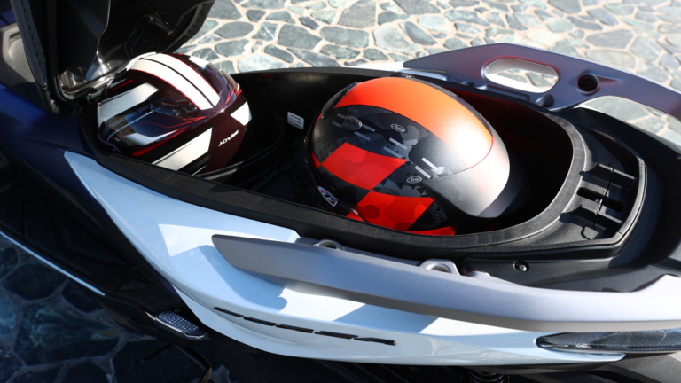 ‘21 ホンダ フォルツァ|ラゲッジボックス|ホンダ フォルツァ写真解説【スポーティーデザインの250ccフルサイズスクーター】