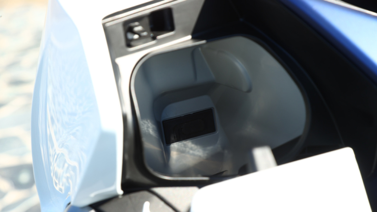 ‘21 ホンダ フォルツァ|フロントインナーボックス|ホンダ フォルツァ写真解説【スポーティーデザインの250ccフルサイズスクーター】