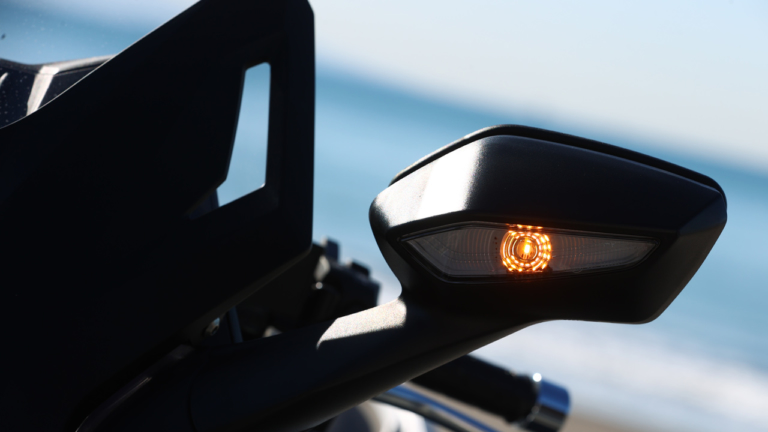 ‘21 ホンダ フォルツァ|ウインカー|ホンダ フォルツァ写真解説【スポーティーデザインの250ccフルサイズスクーター】