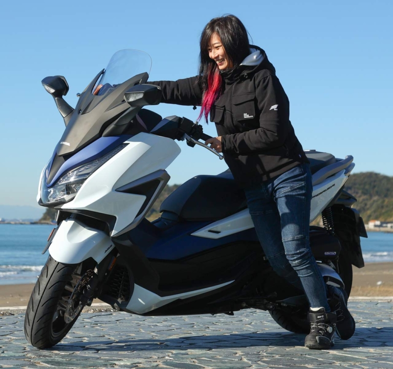 ‘21 ホンダ フォルツァ|取り回し|ホンダ フォルツァ写真解説【スポーティーデザインの250ccフルサイズスクーター】