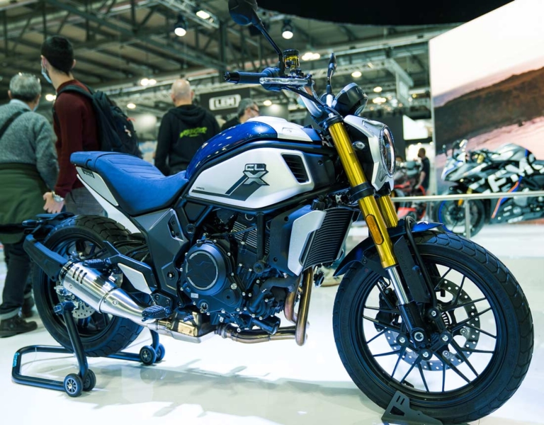 CFモト 700CLX|中国勢の快進撃! EICMA 2021現地レポート【デザイン完成度UP&欧州ブランドとの提携に勢いアリ】