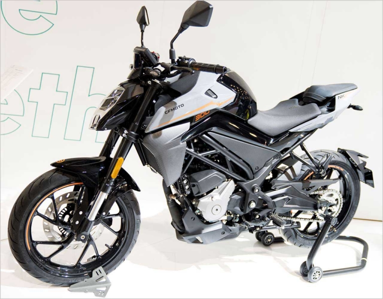 CFモト 300NK|中国勢の快進撃! EICMA 2021現地レポート【デザイン完成度UP&欧州ブランドとの提携に勢いアリ】