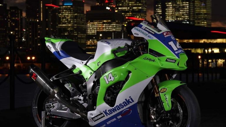 写真] 01_FS-3-Racing-Kawasaki-Team │ 英国スーパーバイク FS-3 