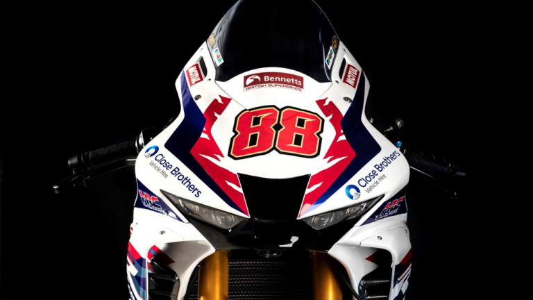 30周年カラーのファイアーブレード！ ホンダ「CBR1000RR-R」のBSB仕様がお披露目された