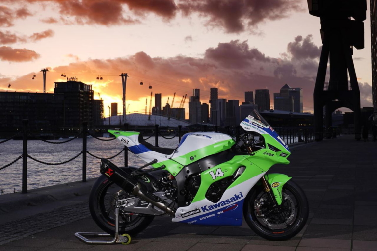 FS-3 Racing Kawasaki Team|英国スーパーバイク FS-3レーシングカワサキチームがZXR750カラーのZX-10RRを公開!