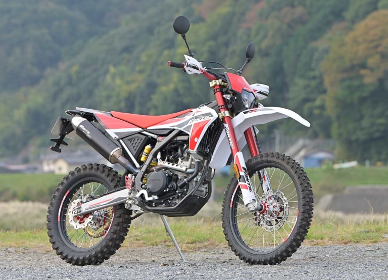 FANTIC XEF250 Trail|諸元|ファンティックXEFシリーズを林道で乗り比べ〈抜群の軽さと扱いやすさ〉