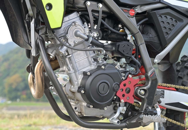 FANTIC XEF125|エンジン|ファンティックXEFシリーズを林道で乗り比べ〈抜群の軽さと扱いやすさ〉