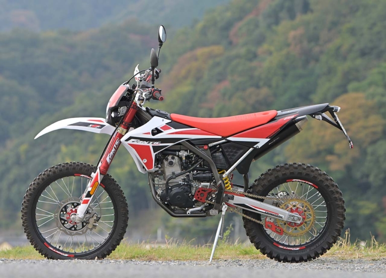 FANTIC XEF250 Trail|カラーバリエーション|ファンティックXEFシリーズを林道で乗り比べ〈抜群の軽さと扱いやすさ〉