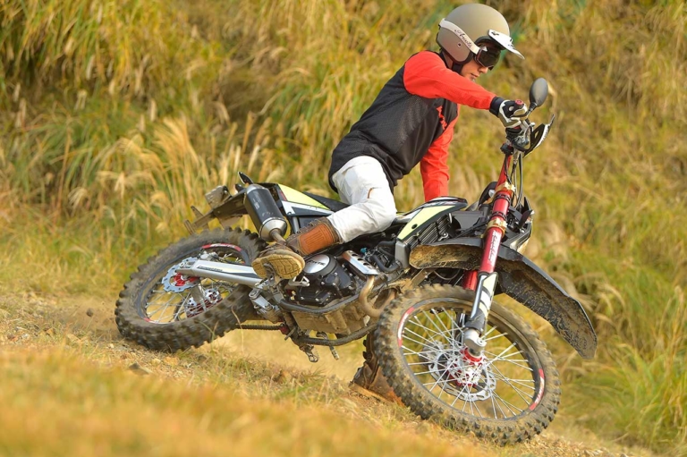 FANTIC XEF250 Trail|FANTIC XEF125|インプレッション|林道ツーリング|ファンティックXEFシリーズを林道で乗り比べ〈抜群の軽さと扱いやすさ〉