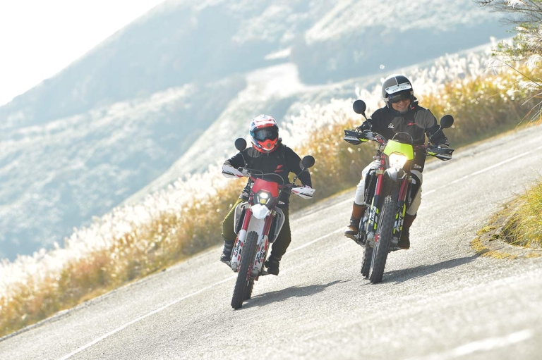 FANTIC XEF250 Trail|FANTIC XEF125|インプレッション|ファンティックXEFシリーズを林道で乗り比べ〈抜群の軽さと扱いやすさ〉