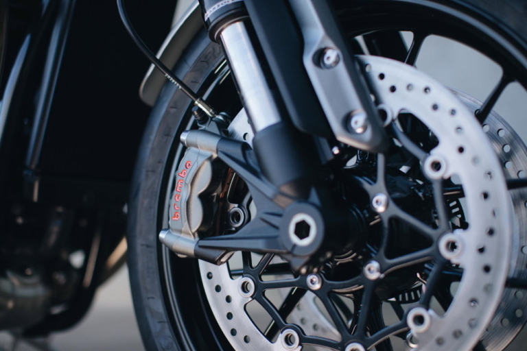 TRIUMPH SPEED TWIN BREITLING 限定モデル|世界限定270台のトライアンフ「スピードツイン ブライトリング限定車」スイスの老舗時計メーカーとコラボ