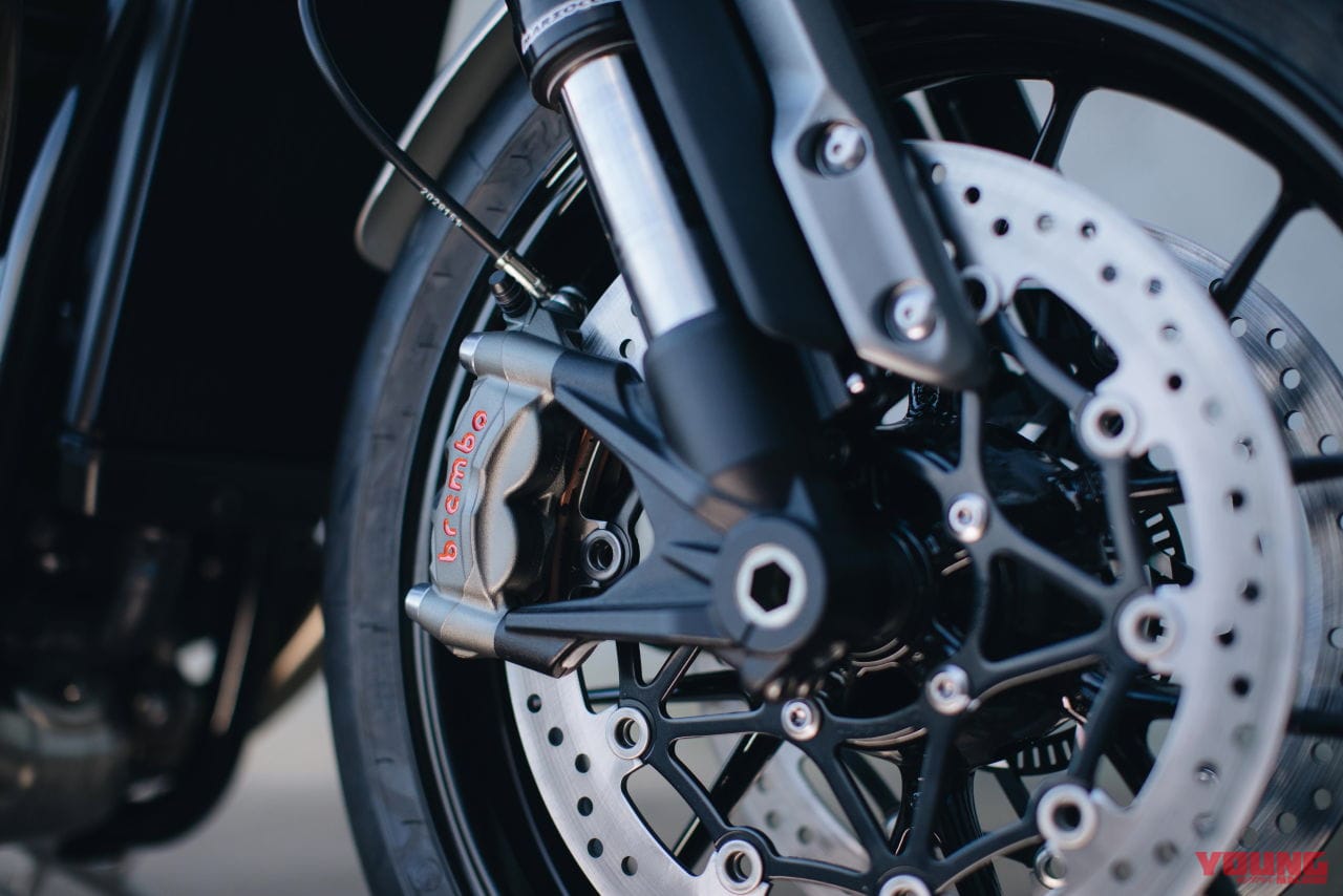 TRIUMPH SPEED TWIN BREITLING 限定モデル|世界限定270台のトライアンフ「スピードツイン ブライトリング限定車」スイスの老舗時計メーカーとコラボ