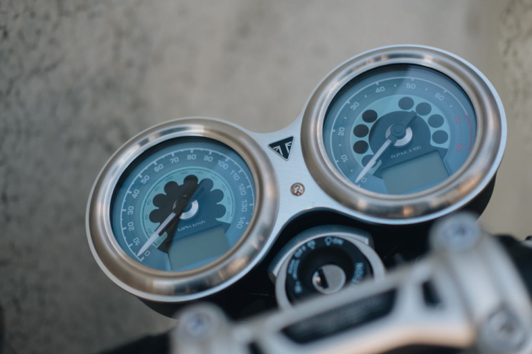 TRIUMPH SPEED TWIN BREITLING 限定モデル|世界限定270台のトライアンフ「スピードツイン ブライトリング限定車」スイスの老舗時計メーカーとコラボ