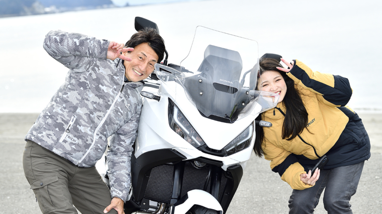 〈動画〉丸山浩がホンダNT1100を完全解説! バイク女子とタンデムランの快適性を徹底検証するぞーッ!