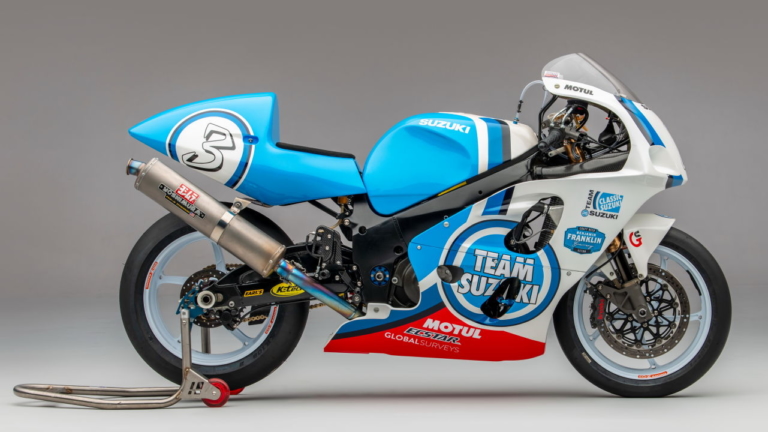チームクラシックスズキが「GSX-R750 SRAD RACER」を発表、2022年はイベントレースで走る！│WEBヤングマシン｜新車バイクニュース