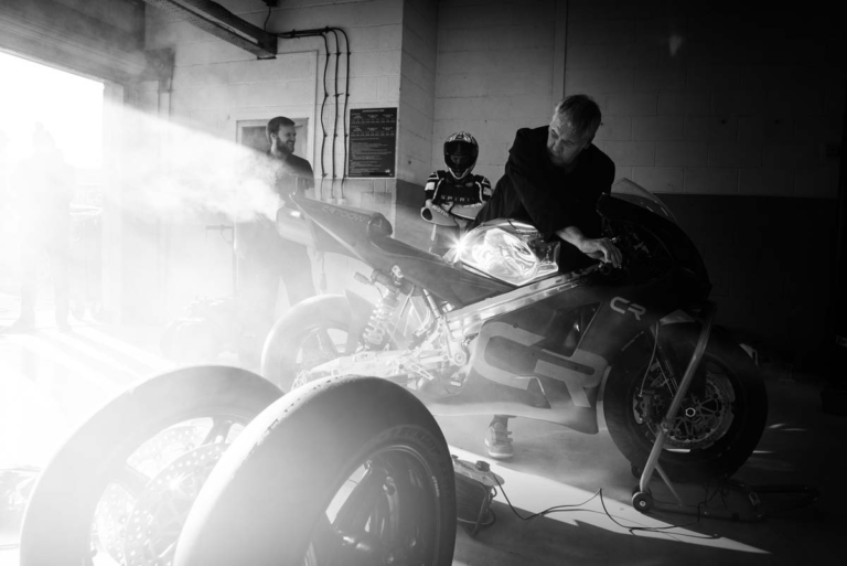 CRIGHTON CR700W|驚異のリッター323ps!! 英国生まれ、ロータリーエンジン搭載のスーパーバイク「CR700W」誕生!